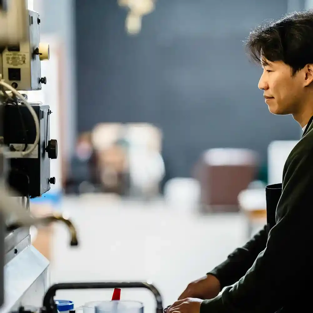 Manufacturing assembly line and consulting support for production optimization